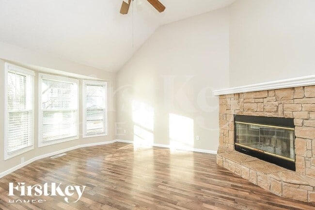 1912 NW 62nd Terrace in Kansas City, MO - Foto de edificio - Building Photo