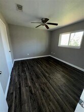 410 S College Dr in Keene, TX - Building Photo - Building Photo