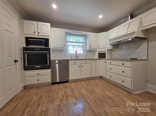 property at 4426 Holbrook Dr