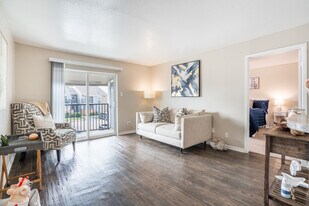 Apollo Palms Apartments in Seabrook, TX - Building Photo