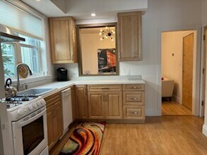 8 Railroad Ave, Unit 8 in Montvale, NJ - Foto de edificio - Building Photo