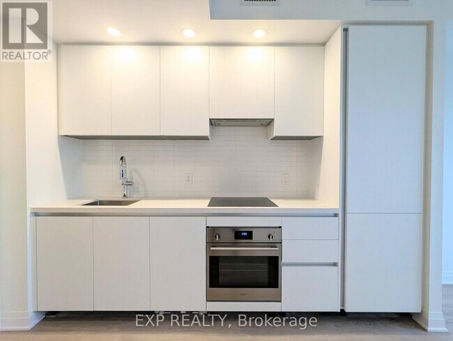 4015 The Exchange in Mississauga, ON - Building Photo - Building Photo