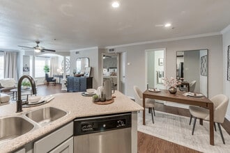 1300 Bering Dr in Houston, TX - Building Photo - Building Photo