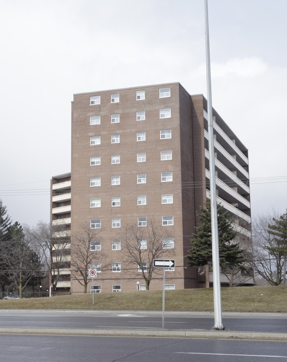 3577 Derry Rd E in Mississauga, ON - Building Photo