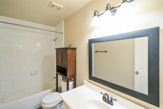 8203 Fairgrove Park Ct in Houston, TX - Foto de edificio - Building Photo