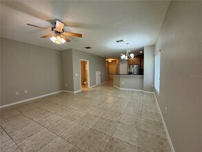 8552 Trail Wind Dr in Tampa, FL - Foto de edificio - Building Photo
