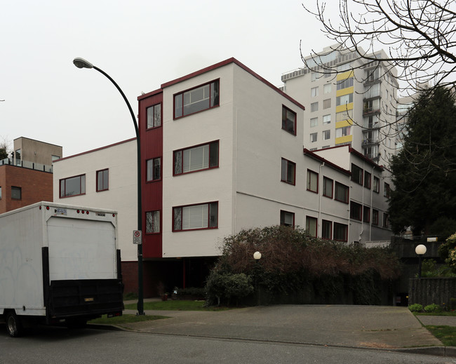 1675 Harwood St in Vancouver, BC - Building Photo - Building Photo