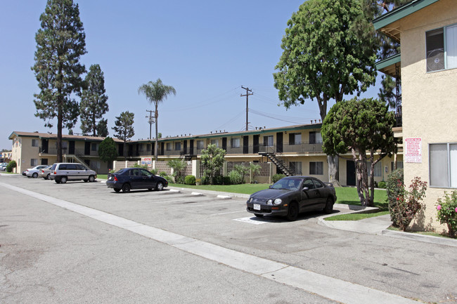 Downey Villa Apartments in Downey, CA - Building Photo - Building Photo