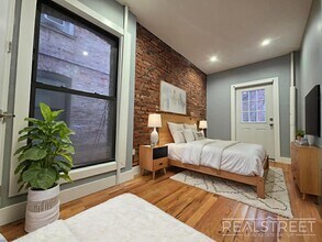 1 Bed W. Tons of Space in Crown Heights! in Brooklyn, NY - Foto de edificio - Building Photo