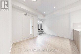 3069 Pharmacy Ave in Toronto, ON - Building Photo - Building Photo