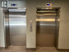 450 Dundas St E in Waterdown, ON - Building Photo - Building Photo