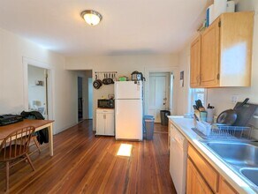 58 Gorham St, Unit 2 in Somerville, MA - Building Photo - Building Photo
