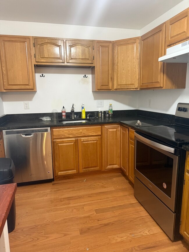 115 Stone St, Unit 3 bed