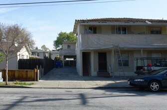 1315 Ebener St in Redwood City, CA - Foto de edificio - Building Photo