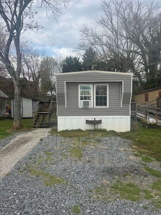 1004 S Jackson St in Athens, TN - Foto de edificio