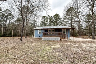 52 -C Hank Benge Rd in Huntsville, TX - Building Photo