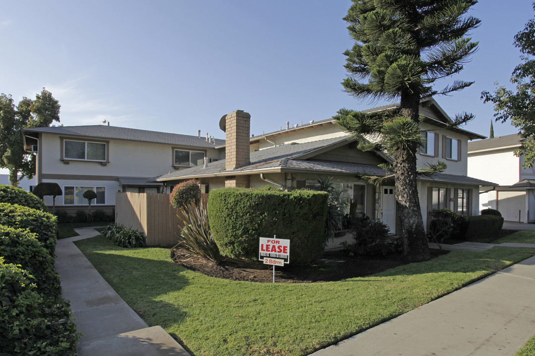 1320 Estate Dr in La Habra, CA - Building Photo