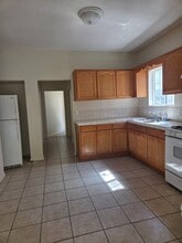 1940 S New England St in Los Angeles, CA - Building Photo - Building Photo