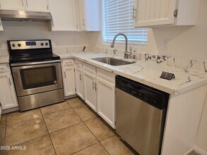 715 N Arrowhead Dr in Chandler, AZ - Building Photo - Building Photo