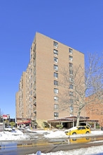 Wisteria Plaza in Flushing, NY - Building Photo - Building Photo