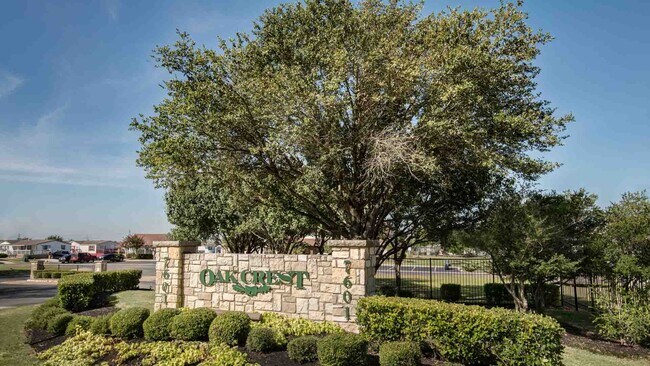 Oak Crest in Austin, TX - Foto de edificio - Building Photo