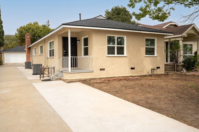 653 Milford St, Unit A