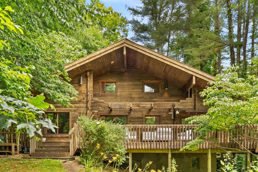 281 Nettleton Hollow Rd in Washington, CT - Building Photo