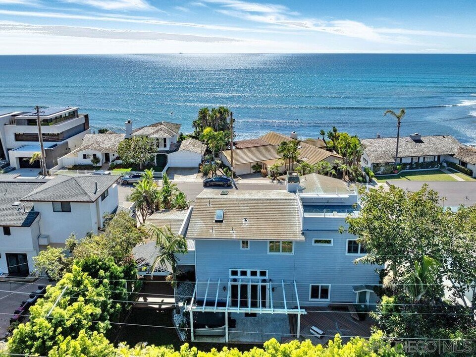 5247 Chelsea St in San Diego, CA - Building Photo