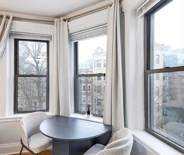 51 Park Dr, Unit 116 in Boston, MA - Foto de edificio - Building Photo