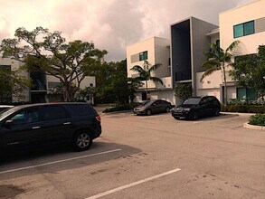 3050 NW 68th St in Fort Lauderdale, FL - Building Photo - Building Photo