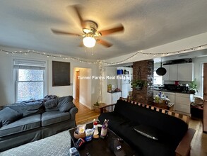 18 Alberta Ter, Unit 1 in Cambridge, MA - Building Photo - Building Photo