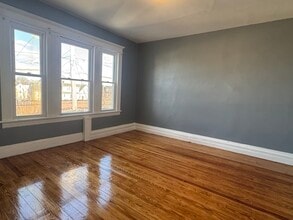 2393 Main St, Unit 3 in Bridgeport, CT - Building Photo - Building Photo