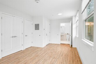 2 Midland Ave in Eastchester, NY - Foto de edificio - Building Photo