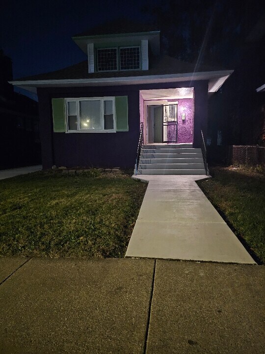 7808 S Saginaw Ave in Chicago, IL - Building Photo