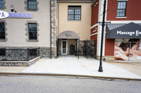 Chapel View in Cranston, RI - Foto de edificio - Building Photo