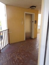 8820 Fontainebleau Blvd in Miami, FL - Building Photo - Building Photo