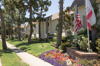 Sandpiper Apartments in Huntington Beach, CA - Foto de edificio - Building Photo