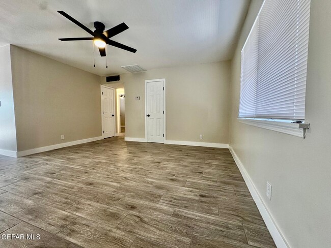 8636 Mettler Dr in El Paso, TX - Building Photo - Building Photo