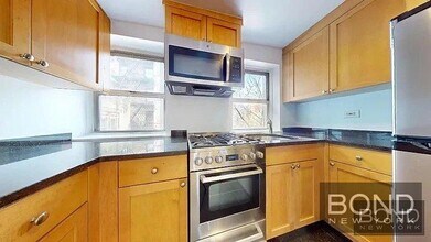482 W Broadway in New York, NY - Building Photo - Building Photo