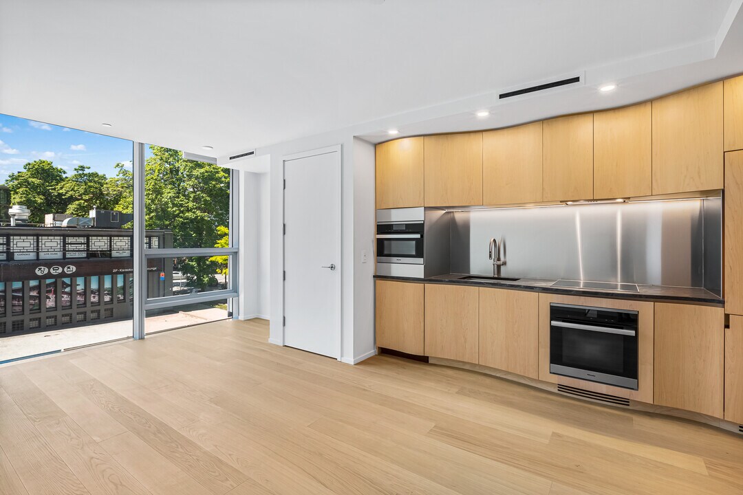 401-1568 Alberni St in Vancouver, BC - Building Photo