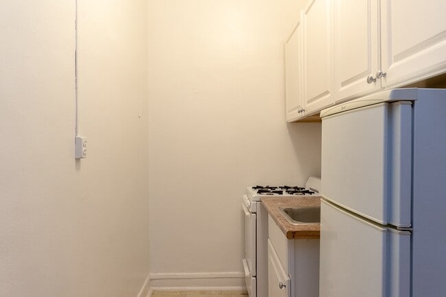 2825 N Burling St, Unit K05J in Chicago, IL - Building Photo - Building Photo