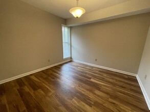 606 Oak Tree Dr in Chapel Hill, NC - Building Photo - Building Photo