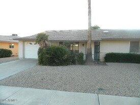 18842 N Lakeforest Dr in Sun City, AZ - Building Photo