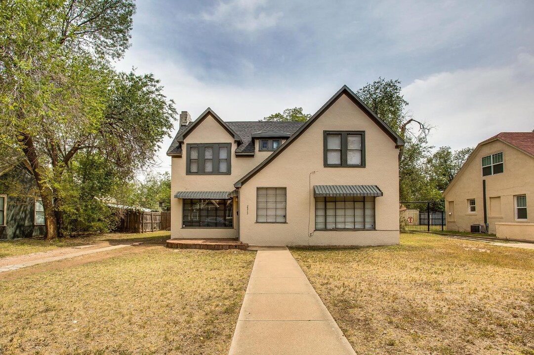 2215 16th St in Lubbock, TX - Building Photo