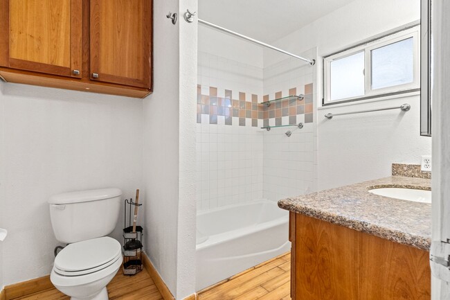 property at 1425 Lakeside Dr