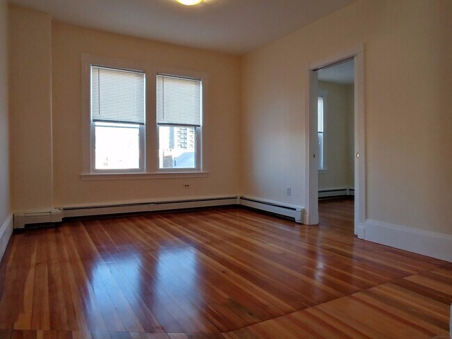 10 Bedford St, Unit 3B