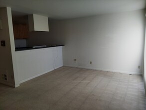 7 Embarcadero W, Unit #206 in Oakland, CA - Building Photo - Building Photo
