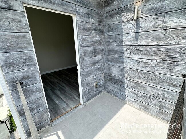 1121 Browning Blvd in Los Angeles, CA - Building Photo - Building Photo