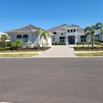 512 Blue Shell Lp in Sarasota, FL - Building Photo