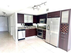 41 SE 5th St, Unit 2408 in Miami, FL - Building Photo
